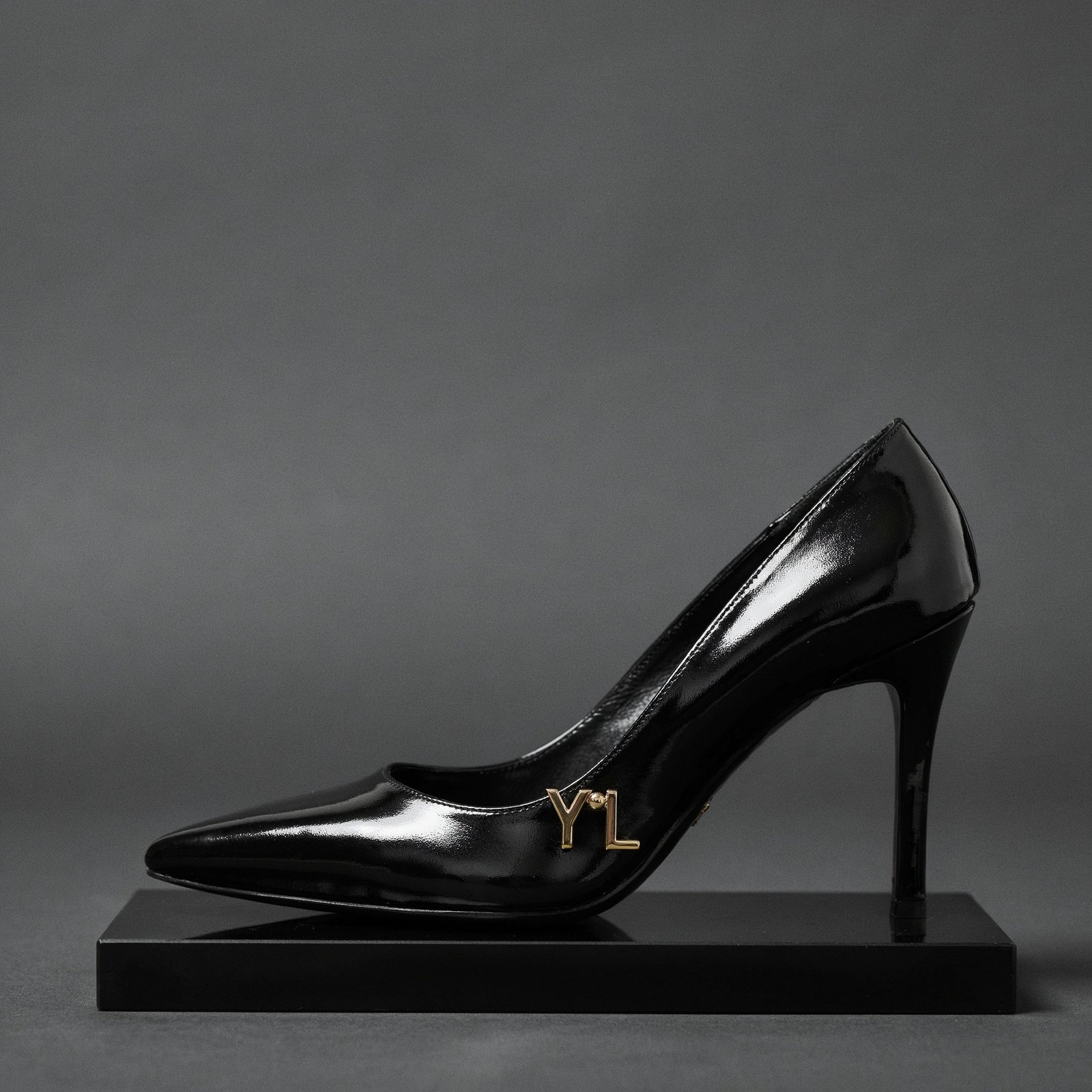 ysl-heel-the-ultimate-blend-of-luxury-fashion-and-confidence
