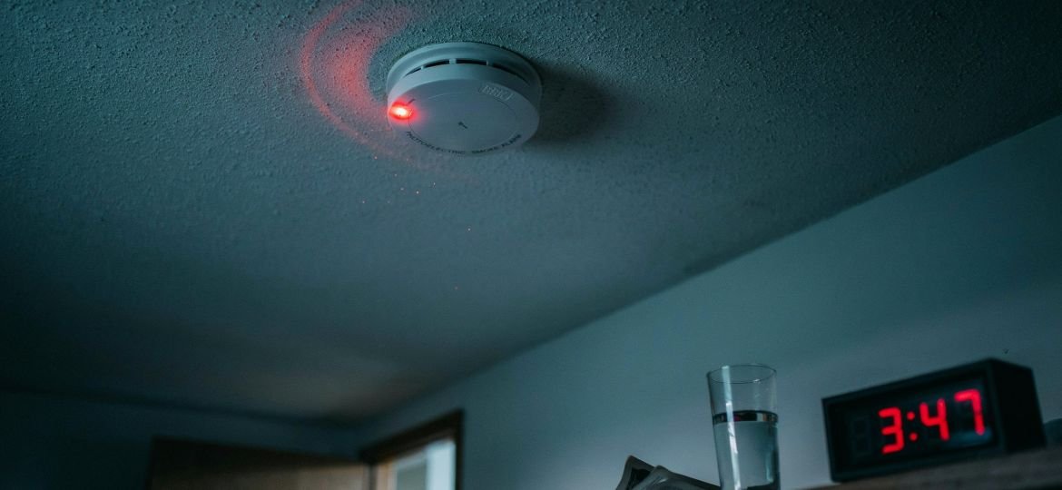 Smoke Detector Beeping: Causes and Easy Fixes